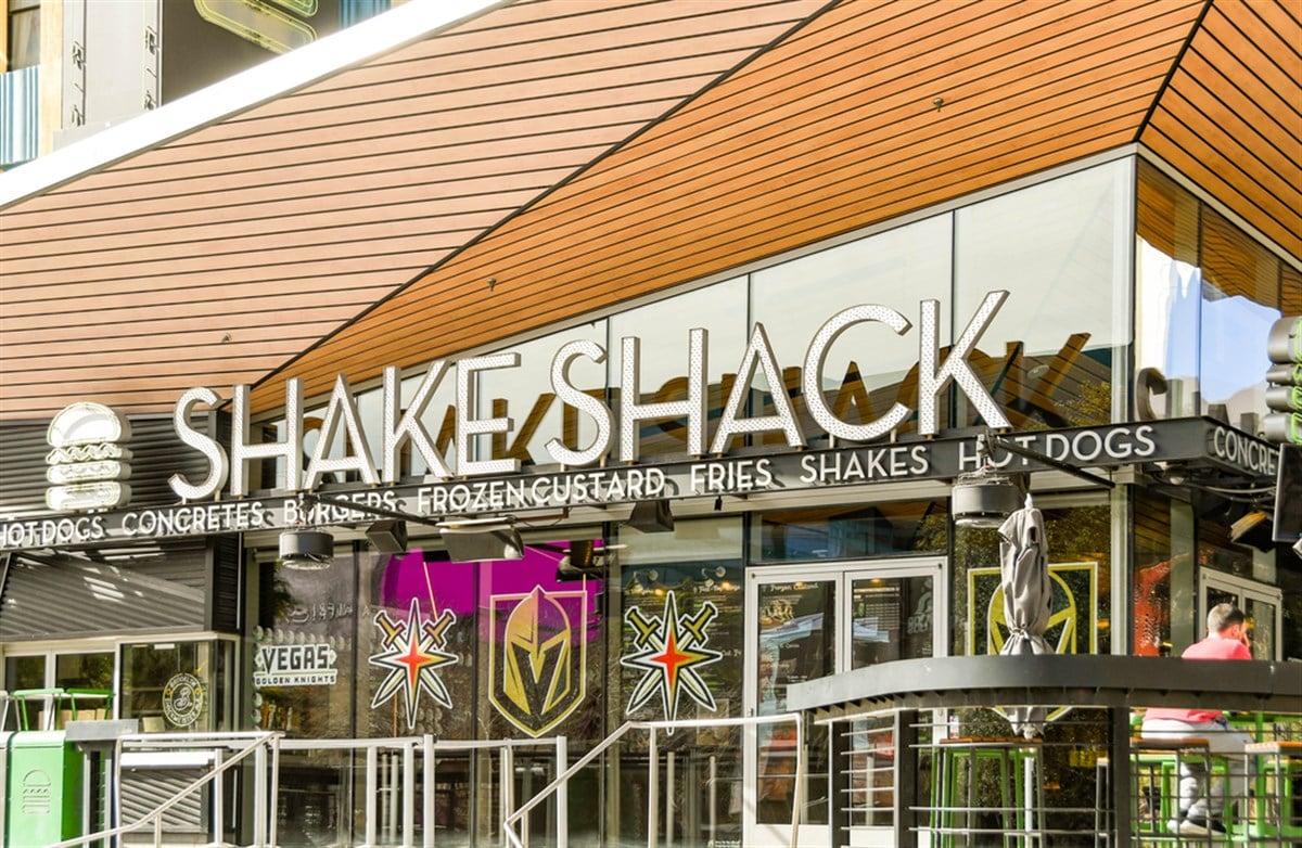 Shake Shack (NYSE:SHAK) Comeback Carries On With New Analyst Love