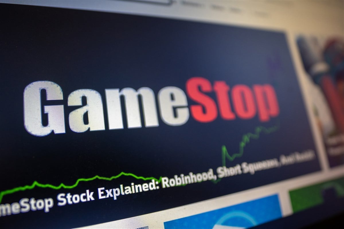 Gamestop Falls After Earnings, The Bears Are In Control 