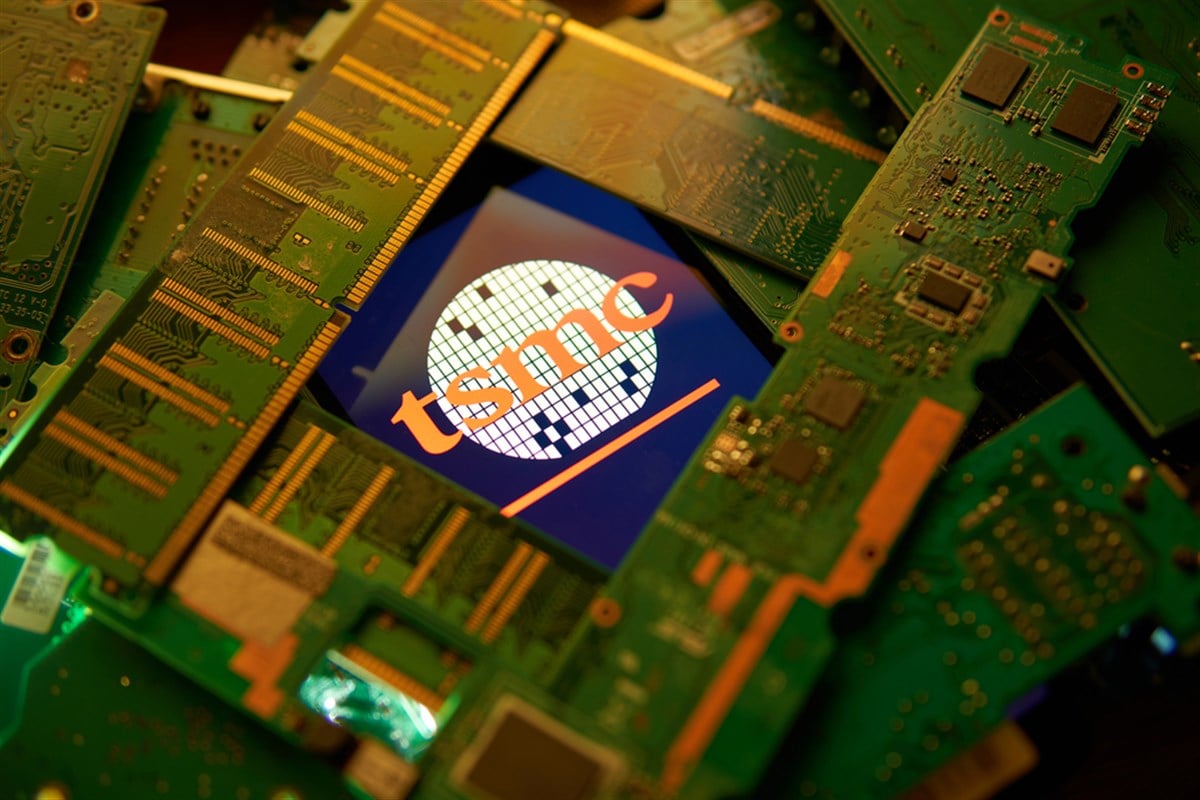 Warren Buffet Bought Taiwan Semiconductor Stock, Should You? 