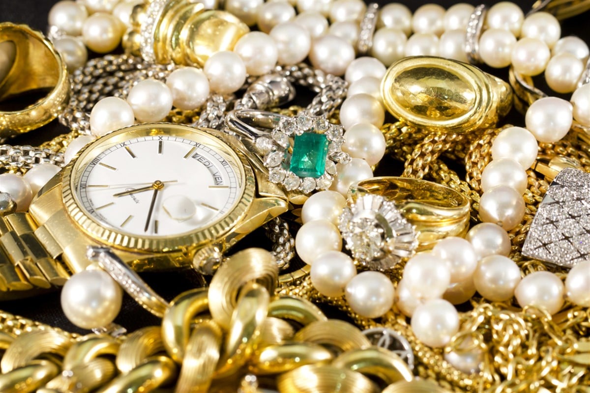 Is it Time to Cash Out of Signet Jewelers Stock?