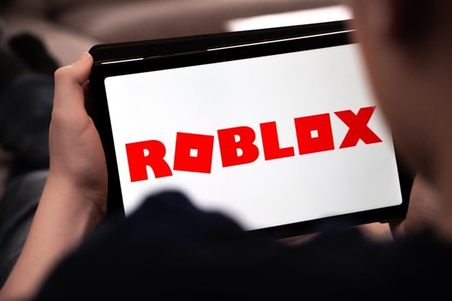Sell Roblox Stock If You Own, Short With Caution (NYSE:RBLX)
