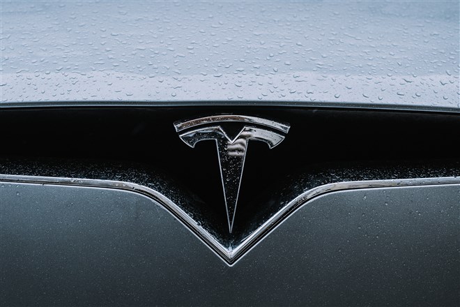 Tesla's fiscal formula: Navigating numbers and news narratives