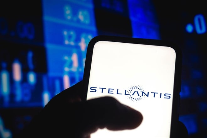 Stellantis stock price 