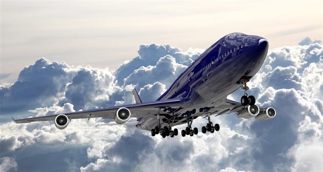 Boeing airplane image; image of airplane flying