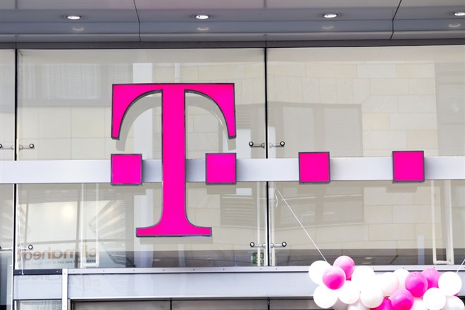 Emblem T-Mobile sign on storefront