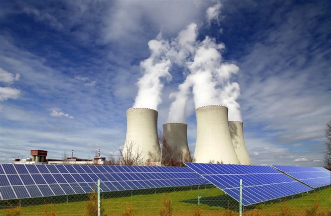 Nuclear power plant Temelin with solar panels in Czech Republic Europe — Photo