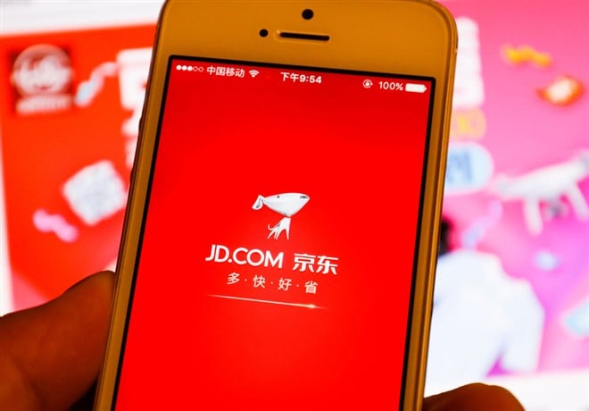 app of Chinese online retailer JD.com on his Apple iPhone smartphone