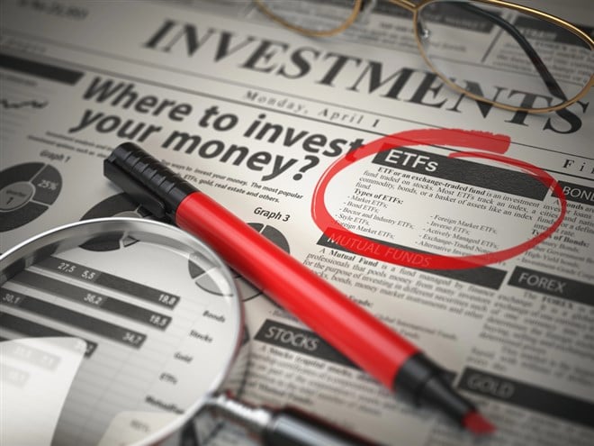 ETF is a best option to invest. Where to Invest concept, Investmets newspaper with loupe and marker. 3d illustration — Photo