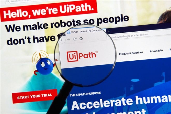 Montreal, Canada - March 08, 2020: UiPath official website and logo under magnifying glass. UiPath is a global software company that develops a platform for robotic process automation. — Stock Editorial Photography