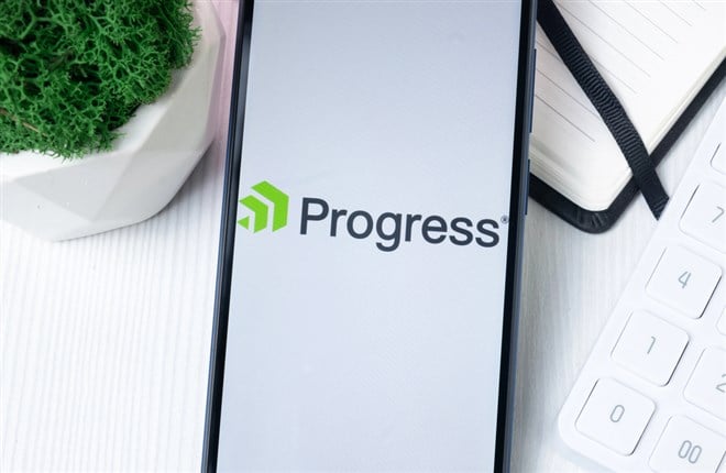 New York, USA - 1 August 2024: Progress Software Logo on Phone Screen, Company Icon on Display. — Stock Editorial Photography