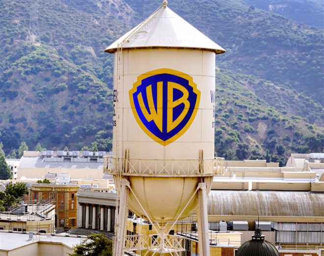 Iconic Water Tower at Warner Studios Burbank aerial view - Los Angeles Drone footage - LOS ANGELES, USA - NOVEMBER 5, 2023 — Stock Editorial Photography