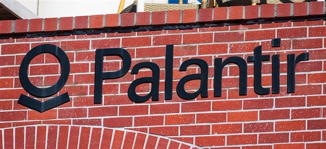 Palantir Stock Joins the S&P 500; Is It Time to Buy?