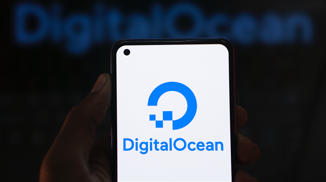 Dhaka, Bangladesh - 30 December 2023: Hand holding a phone with DigitalOcean. DigitalOcean Holdings, Inc. is an American multinational technology company and cloud service provider. — Stock Editorial Photography