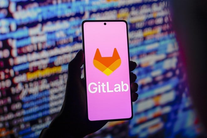 August 2, 2024, Paraguay. In this photo illustration, the GitLab logo is displayed on a smartphone screen — Stock Editorial Photography