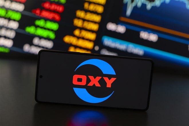 August 29, 2024, Paraguay. In this photo illustration, the Occidental Petroleum (OXY) logo is displayed on a smartphone screen — Stock Editorial Photography