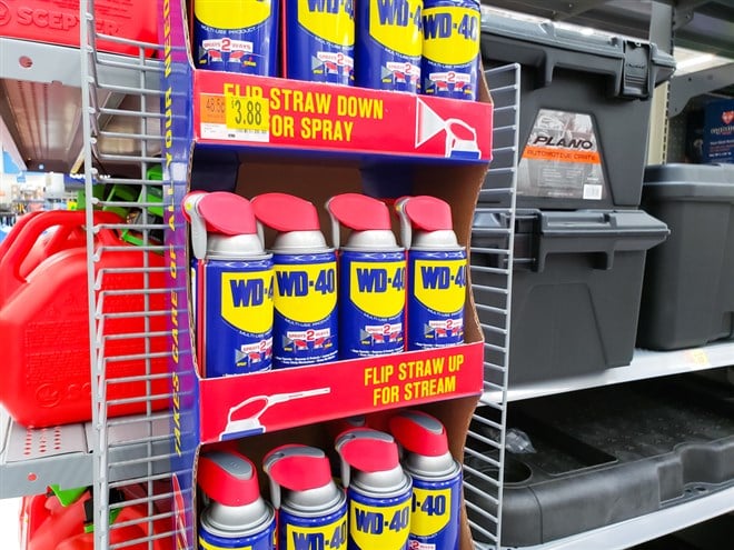 Los Angeles, California/United States - 07/01/2020: A view of several cans of WD-40, on display at a local department store. — Stock Editorial Photography