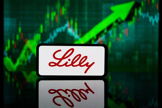 New York, United States of America - 2023 March 10: Lilly company on stock market. Lilly financial success and profit — Stock Editorial Photography