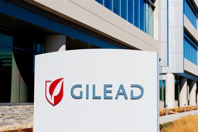 Gilead sign at headquarters in Silicon Valley. Gilead Sciences, Inc. is an American biotechnology company that researches, develops and commercializes drugs — Stock Editorial Photography