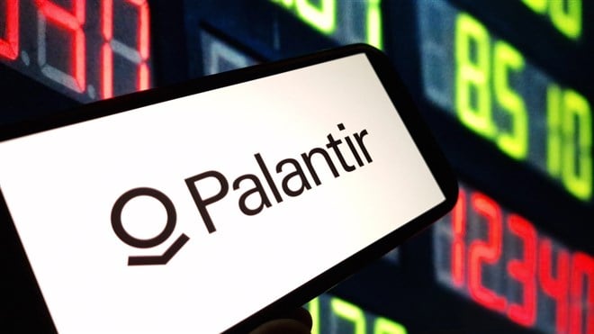 Konskie, Poland - November 12, 2024: Palantir company logo displayed on mobile phone — Stock Editorial Photography