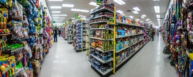 Montreal, Canada - November 27, 2017: Dollarama Retail Store Indoor Aisle Panorama and People Buying Toys, Furnitures and all the Cheap Items Available. — Stock Editorial Photography