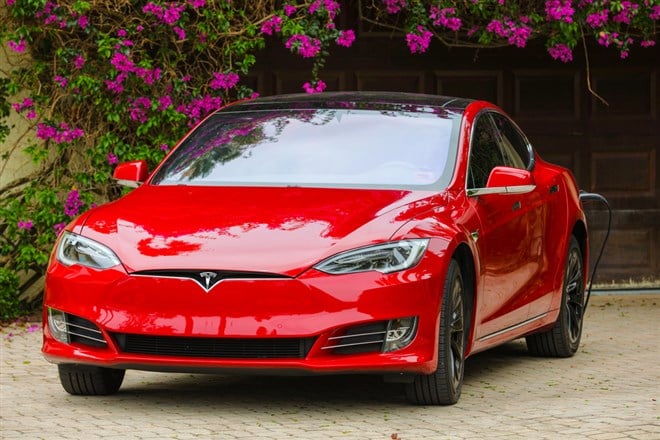 Tesla Model s charging at home — Stock Editorial Photography