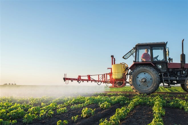 Tractor spraying — Photo