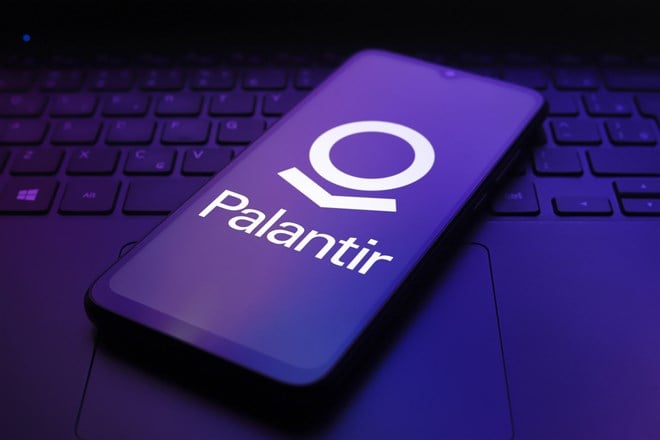 The Palantir Technologies logo appears on the screen of a smartphone, in Reno, United States, on December 3, 2024 — Stock Editorial Photography