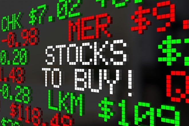 3 Stocks That Wall Street Insiders Can’t Stop Buying