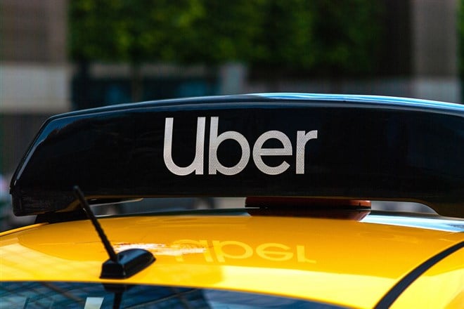 Uber logo icon on top of yellow taxi cab, close up - Moscow, 09//09/2020 — Stock Editorial Photography