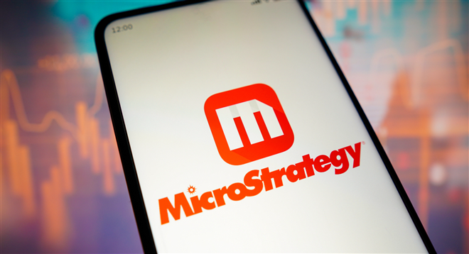 May 10, 2022, Brazil. In this photo illustration, the MicroStrategy Incorporated logo seen displayed on a smartphone — Stock Editorial Photography