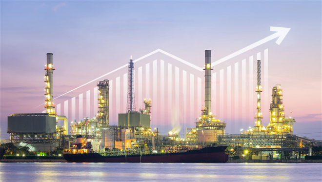 Oil gas refinery or petrochemical plant. Include arrow, graph or bar chart. Increase trend or growth of production, market price, demand, supply. Concept of business, industry, fuel, power energy. — Photo