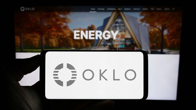 Stuttgart, Germany - 07-21-2023: Person holding smartphone with logo of US fission reactor company Oklo Inc. on screen in front of website. Focus on phone display. — Stock Editorial Photography