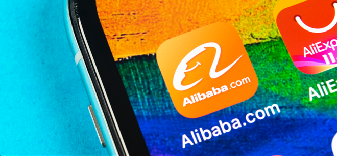 Helsinki, Finland, May 4, 2019: Alibaba application icon on Apple iPhone X smartphone screen close-up. Alibaba app icon. Alibaba.com is popular e-commerce application. Social media icon — Photo by bigtunaonline