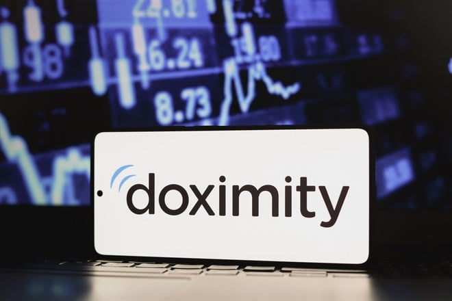 August 12, 2024, Paraguay. In this photo illustration, the Doximity, Inc. logo is displayed on a smartphone screen — Stock Editorial Photography