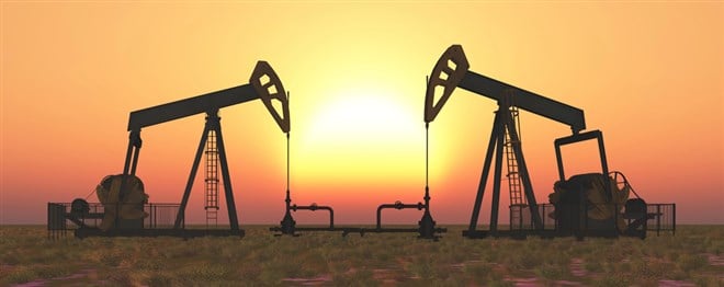 Oil pumps at sunset — Photo