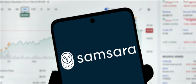 Dhaka, Bangladesh- 15 Dec 2024: samsara logo is displayed on smartphone. Samsara Inc. is an American IoT company. — Stock Editorial Photography