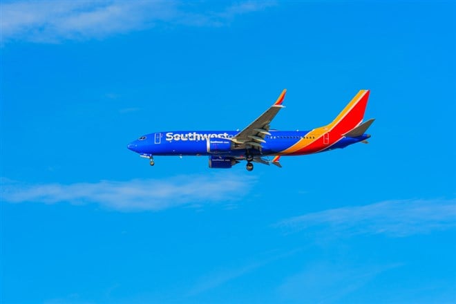 Los Angeles, California - January 6, 2025: Southwest Airlines Plane in Flight Against Clear Blue Sky — Stock Editorial Photography