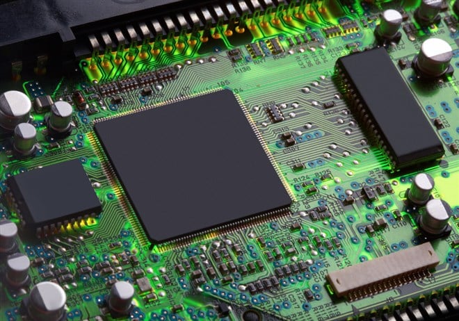 2 Semiconductor Stocks To Watch For Reversals