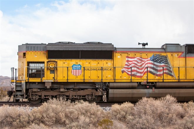 Union Pacific Earnings Miss, Dividend Intact 