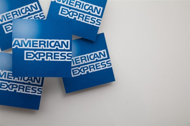 American Express Beats Earnings & Revenue Views, Raises Guidance 