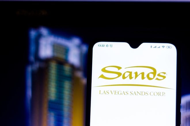 Revenue rebounds, losses narrow for Las Vegas Sands Corp.