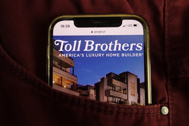 Institutions Sell The Rallies In Toll Brothers Stock 