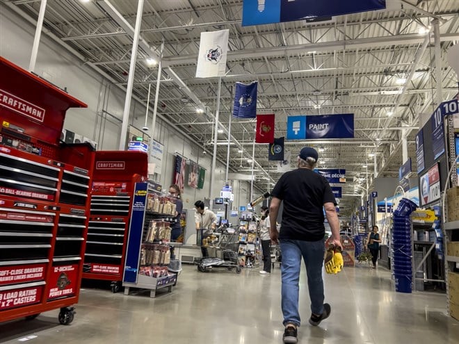 Home Depot, Lowes On Track To Grow 2022 Earnings 
