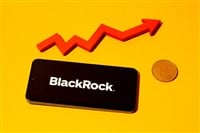 Kyoto city, Japan - august 22, 2024: BlackRock logo on the smartphone screen and red chart arrow near bitcoin coin on yellow background. — Stock Editorial Photography