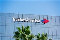 Bank of America sign and trademark logo on glass facade of BofA Financial Center tower - Los Angeles, California, USA - 2020 — Stock Editorial Photography