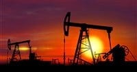 Oil pumps - oil extraction on sunset background — Photo