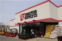 Pickerington,OH/USA April 11,2019 Tractor Supply Co is a hardware and tool supply retailer. - Stock Editorial Photography