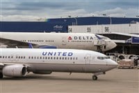 Photo of United Airlines Boeing 737 on departure taxiing past a Delita Airlines plane