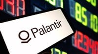 Konskie, Poland - November 12, 2024: Palantir company logo displayed on mobile phone — Stock Editorial Photography