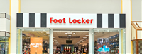 MIAMI, USA - AUGUST 22, 2018: Foot Locker storefront. Foot Locker Retail is an American sportswear and footwear retailer — Stock Editorial Photography